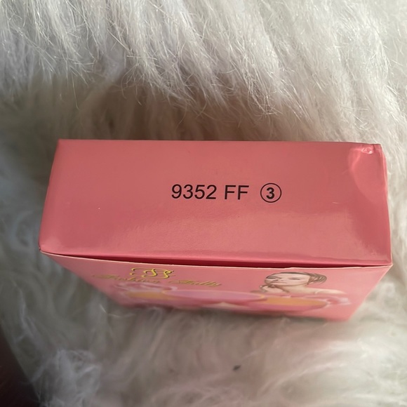 Fashion Fair  Powder - Picture 3 of 6